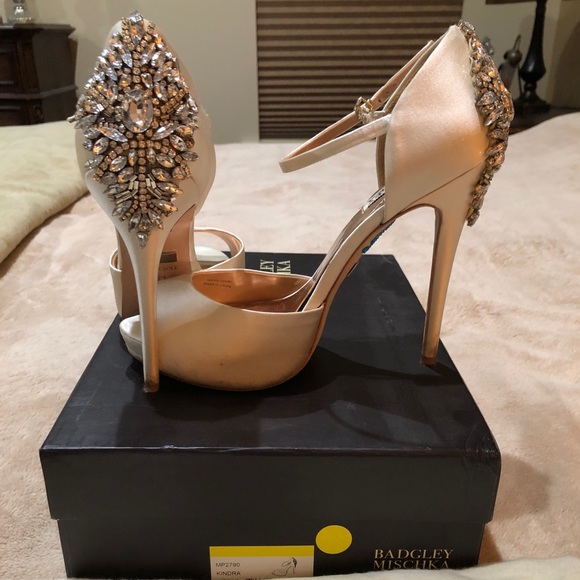Badgley Mischka Shoes - Badgley Mischka Ivory Satin Heels - Size 8.5